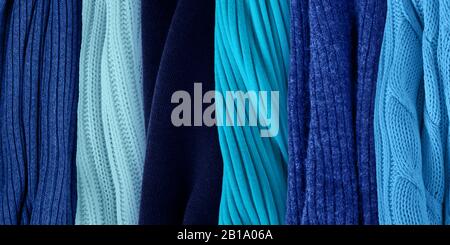 Beste Farben passend für klassisches Blau. Modefarbentrends für das Jahr 2020. Strickkleidung Stoffmuster. Сombination mit Skyey, schwarz, türkis, aq Stockfoto