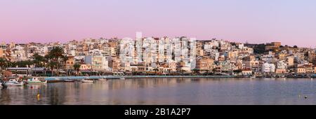 Sitia, Crete - 23. Januar 2020: Hafen in der Stadt Sitia, Crete. Stockfoto