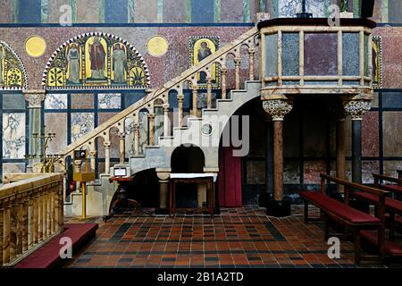 Inneneinrichtung Der Trinity College University Cardinal John Newman Church Dublin. Der heilige John Newman gründete die Kirche 1856. Stockfoto