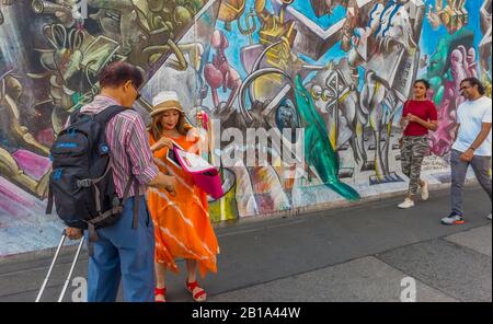 Besucher an der Ostseitengalerie Stockfoto