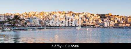 Sitia, Crete - 23. Januar 2020: Hafen in der Stadt Sitia, Crete. Stockfoto