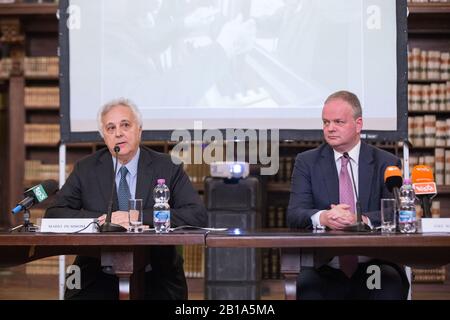 Roma, Italien. Februar 2020. Eike Schmidt und Mario De Simoni Pressekonferenz zur Präsentation der Ausstellung "Raffaello" in MiBACT, dem Ministerium für Kulturerbe und Aktivitäten und Tourismus (Foto von Matteo Nardone/Pacific Press) Credit: Pacific Press Agency/Alamy Live News Stockfoto