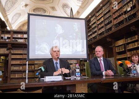 Roma, Italien. Februar 2020. Eike Schmidt und Mario De Simoni Pressekonferenz zur Präsentation der Ausstellung "Raffaello" in MiBACT, dem Ministerium für Kulturerbe und Aktivitäten und Tourismus (Foto von Matteo Nardone/Pacific Press) Credit: Pacific Press Agency/Alamy Live News Stockfoto