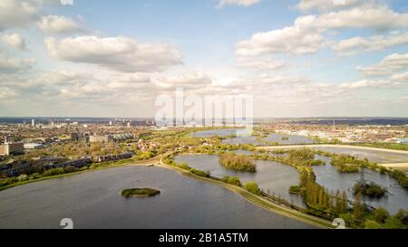 Walthamstow Reservoirs, London. Luftdrone Blick auf das Netz von Reservoirs in der Nähe von Walthamstow im Nordosten Londons. Stockfoto