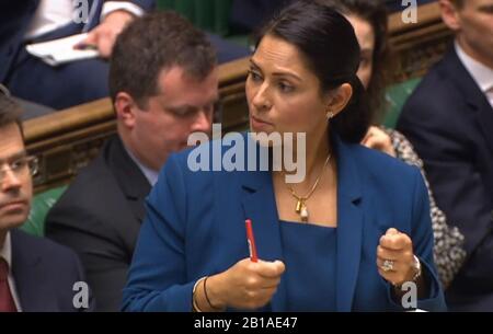 Innenminister Priti Patel spricht das über das auf britischen Punkten basierende Einwanderungssystem im Unterhaus in London. Stockfoto