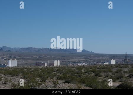 Laughlin Nevada Kasinos in der Wüste Stockfoto