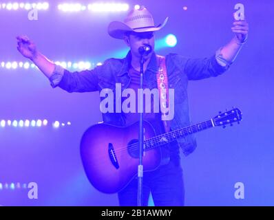 13. Februar 2020: Country-Sänger Dustin Lynch tritt am Sylvee in Madison, Wisconsin auf. Ricky Bassman/CSM Stockfoto