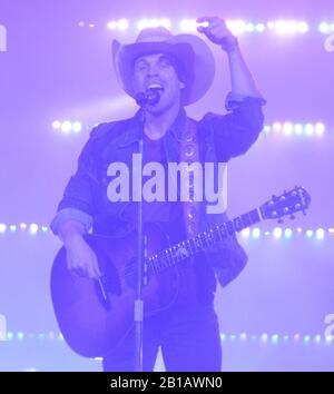 13. Februar 2020: Country-Sänger Dustin Lynch tritt am Sylvee in Madison, Wisconsin auf. Ricky Bassman/CSM Stockfoto