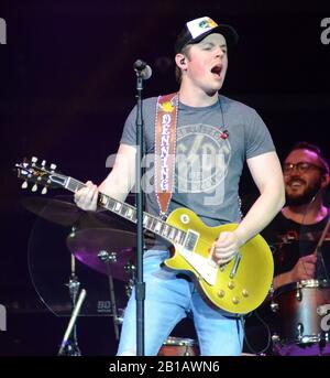 13. Februar 2020: Country-Sänger Travis Denning tritt auf Der Sylvee in Madison, Wisconsin auf. Ricky Bassman/CSM Stockfoto