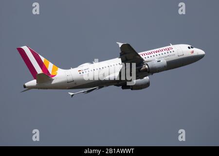 Budapest/Ungarn - 15. Mai 2018: Germanwings Airbus A319 D-AKNS Passagierflugzeug Start und Start am Flughafen Budapest Stockfoto