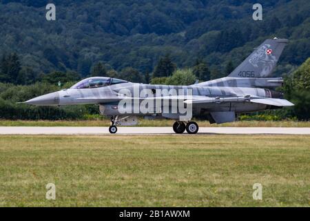 SLIAC/SLOWAKEI - August 3, 2019: Polish Air Force Lockheed F-16C Fighting Falcon4056 Fighter jet Anzeige an Siaf slowakischen International Air Fest 2019 Stockfoto