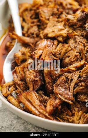 Nahaufnahme Detail von frisch zubereiteten Schweinefleisch gezogen Stockfoto