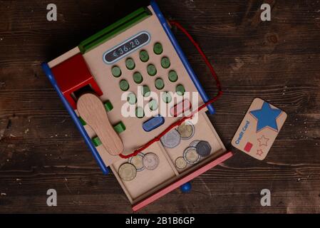 Spielzeug-Till oder Kasse und Bargeld/Kreditkarte Stockfoto