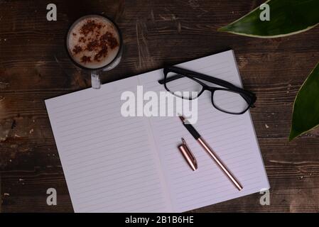 Arbeitselemente in flacher Lage Stockfoto