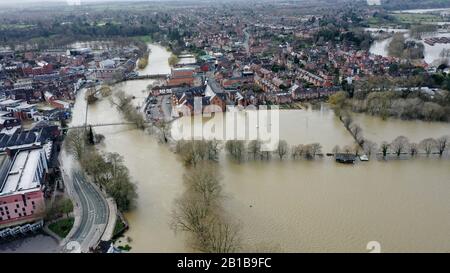 Shrewsbury, Shropshire, Großbritannien. Februar 2020. Shrewsbury 25. Februar 2020 River Severn im Hochwasser in Shrewsbury Shropshire Credit: SAM Bagnall Stockfoto