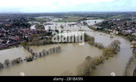 Shrewsbury, Shropshire, Großbritannien. Februar 2020. Shrewsbury 25. Februar 2020 River Severn im Hochwasser in Shrewsbury Shropshire Credit: SAM Bagnall Stockfoto