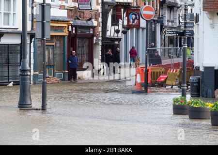 Hochwasser vom Fluss Severn in Mardol, Shrewsbury, Shropshire, Großbritannien Stockfoto