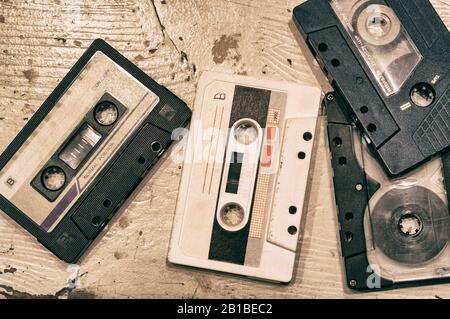 Veraltete Audiokassettenbänder. Getont. Retro-Stil. Stockfoto