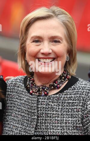 Berlin, Deutschland. Februar 2020. Die ehemalige First Lady und US-Außenministerin Hillary Rodham Clinton besuchen am 24. Februar 2020 die Vorführung von Hillary beim 70. Internationalen Filmfestival in Berlin im Haus der Berliner Festspiele. Foto von Paul Treadway/Credit: UPI/Alamy Live News Stockfoto