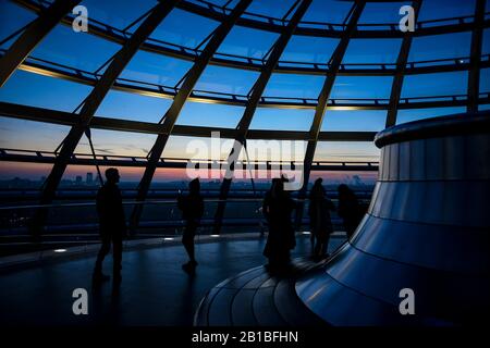 Der Reichstag bei Sonnenuntergang in Berlin Stockfoto