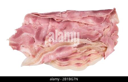 Dünne zerrissene Schweinefleischscheiben in unansehnlichen Haufen. Frisch geschnittener Schinken-Hack-Anteil. Isoliert. Quelle von Proteinen, Vitamin B und Eisen. Roter Fleischkonsum. Stockfoto
