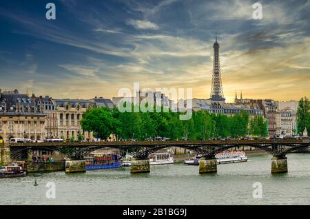 Paris, Frankreich; 08.07.2014: Paris ist mit mehr als 42 Millionen ausländischen Besuchern pro Jahr das beliebteste Touristenziel der Welt. Stockfoto