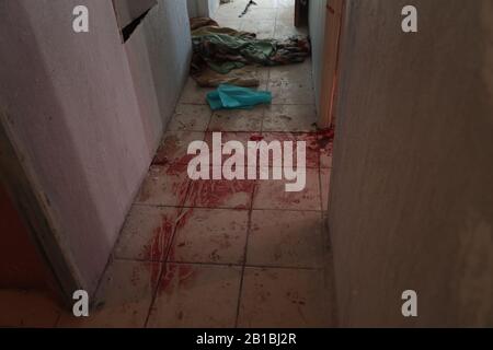 (22.02.2020) (ANMERKUNG DER REDAKTION: Bild enthält grafische Inhalte) Tatort in Ciudad Juarez, wo die Polizei gegen Kriminelle Schusswaffen, sechs Kriminelle getötet und zwei Polizisten verletzt wurden. (Foto von David Peinado/Pacific Press/Sipa USA) Stockfoto