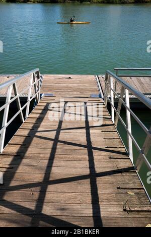 Kajaker auf dem Fluss Guadalquivir, Sevilla, Spanien Stockfoto