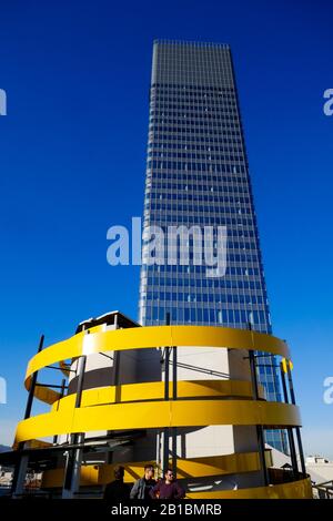 InCity Tower vom Dachgarten des Parkhauses LPA Pcar, Halles Paul Bocuse, La Part-Dieu, Lyon, Frankreich, Lyon, Frankreich Stockfoto