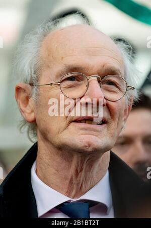 John Shipton - Vater von Julian Assange - bei einer Kundgebung aus Protest gegen die Auslieferung von WikiLeaks-Gründer Julian Assange in die USA vor der Gerichtsverhandlung. Stockfoto