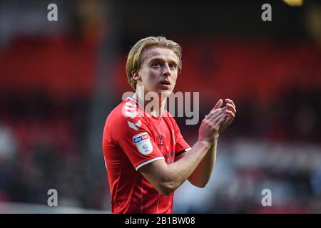 Februar 2020, The Valley, London, England; Sky Bet Championship, Charlton Athletic gegen Luton Town: George Lapslie dankt den Fans nach dem Spiel Stockfoto