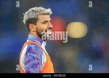 Februar 2020, King Power Stadium, Leicester, England; Premier League, Leicester City gegen Manchester City: Sergio Aguero (10) von Manchester City während des Aufwärmens Stockfoto