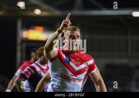 Februar 2020, Totally Wicked Stadium, St Helens, England; World Club Challenge, Saint Helens / Sydney ROOSTERS: Luke Thompson (10) von St Helens feiert, als er die Bewertung für die Heiligen eröffnet Stockfoto