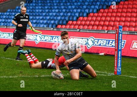 Februar 2020, AJ Bell Stadium, Eccles, England; Betfred Super League, Salford Red Devils gegen Leeds Rhinos: Jack Walker (1) von Leeds Rhinos geht für einen Versuch vorbei Stockfoto