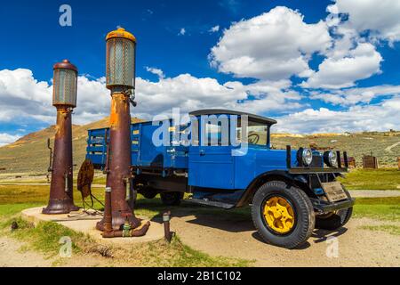 Bodie, Kalifornien, USA- 03. Juni 2015: Blue Dodge Graham aus dem Jahr 1927. Ausstellung in einer Geisterstadt, Bodie State Historic Park. Stockfoto