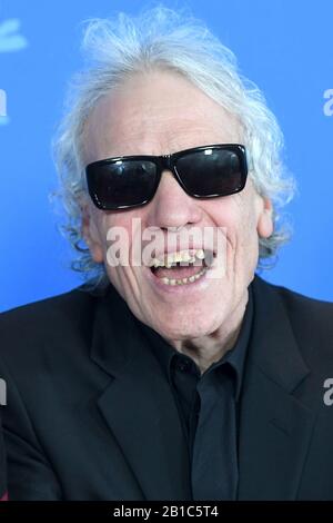 Berlin, Deutschland. Februar 2020. Der amerikanische Filmemacher Abel Ferrara besucht die Fotocall für Sibirien während des 70. Internationalen Filmfestivals in Berlin im Grand Hyatt Hotel in Berlin am 24. Februar 2020. Foto von Paul Treadway/Credit: UPI/Alamy Live News Stockfoto