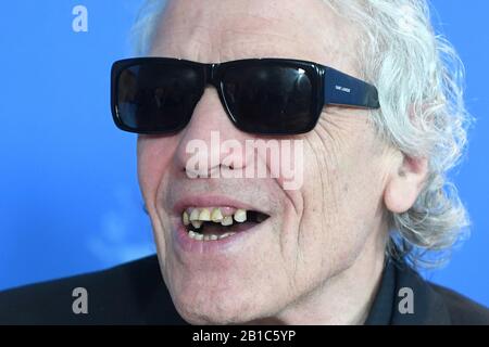 Berlin, Deutschland. Februar 2020. Der amerikanische Filmemacher Abel Ferrara besucht die Fotocall für Sibirien während des 70. Internationalen Filmfestivals in Berlin im Grand Hyatt Hotel in Berlin am 24. Februar 2020. Foto von Paul Treadway/Credit: UPI/Alamy Live News Stockfoto