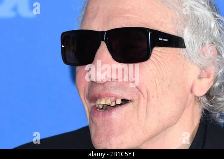 Berlin, Deutschland. Februar 2020. Der amerikanische Filmemacher Abel Ferrara besucht die Fotocall für Sibirien während des 70. Internationalen Filmfestivals in Berlin im Grand Hyatt Hotel in Berlin am 24. Februar 2020. Foto von Paul Treadway/Credit: UPI/Alamy Live News Stockfoto