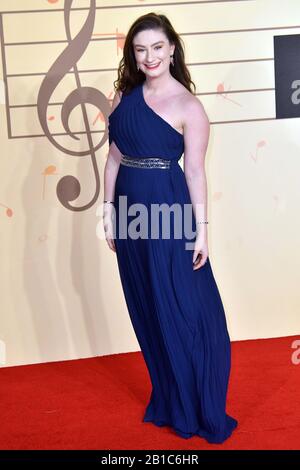 London, Großbritannien. Februar 2020. Amber Doig-Thorne besucht die Premiere des Dramas, inspiriert vom weltweit anerkannten Military Wives Choir, am Cineworld Leicester Square, London London, Großbritannien - 24. Februar 2020 Credit: Nils Jorgensen/Alamy Live News Stockfoto