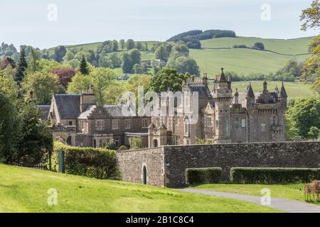 Abbotsford House, ein herrschaftliches Anwesen und das angestammte Haus von Sir Walter Scott in der Nähe von Melrose an den schottischen Grenzen, Großbritannien Stockfoto