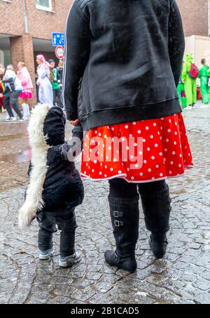 Rosenmontagszug in DŸsseldorf, Straßenkarneval, Stockfoto