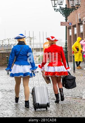 Rosenmontagszug in DŸsseldorf, Straßenkarneval, Stockfoto