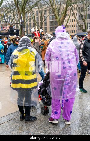 Rosenmontagszug in DŸsseldorf, Straßenkarneval, Stockfoto