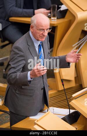 Edinburgh, Großbritannien. Februar 2020. Abgebildet: Gil Paterson MSP - Scottish National Party MSP für Clydebank & Milngavie Szenen aus der Debattierkammer des schottischen Parlaments in Holyrood, Edinburgh. Stockfoto