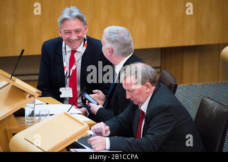 Edinburgh, Großbritannien. Februar 2020. Abgebildet: (Unten) Richard Leonards MSP - Anführer der Scottish Labour Party; James Kelly MSP - Minister für Justiz im Schattenkabinett, Mitglied der Scottish Labour Party in Glasgow; Alex Rowley MSP - Kabinettssekretär für Brexit Und Die Verfassung, Mitglied von Mid Scotland und Fife der Scottish Labour Party. Szenen aus dem Inneren der Debattierkammer des schottischen Parlaments in Holyrood, Edinburgh. Stockfoto