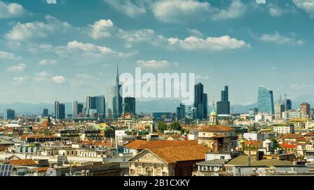 Mailänder Skyline mit modernen Wolkenkratzern im italienischen Geschäftsviertel Porto Nuovo Stockfoto