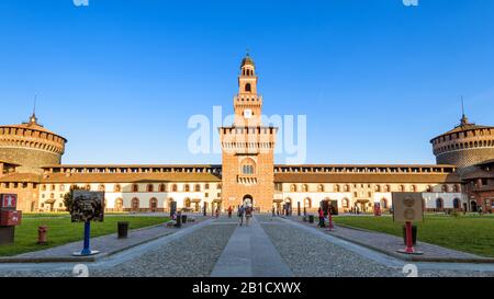 Mailand, Italien - 22. Mai 2017: Im Inneren des Castel Sforza (Castello Sforzesco). Diese Burg wurde im 15. Jahrhundert von Francesco Sforza, Herzog von Mil, erbaut Stockfoto