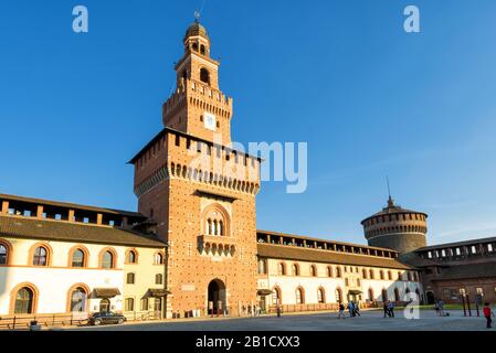 Mailand, Italien - 22. Mai 2017: Im Inneren des Castel Sforza (Castello Sforzesco). Diese Burg wurde im 15. Jahrhundert von Francesco Sforza, Herzog von Mil, erbaut Stockfoto