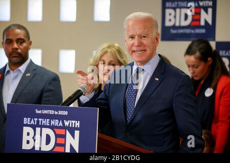 02202020 - Las Vegas, Nevada, USA: Der ehemalige Vizepräsident und demokratische Präsidentschaftskandidat hoffnungsvoll Joe Biden spricht über seinen Plan, Waffengewalt zu bekämpfen, und die National Rifle Association, während er am Mittwoch, 20. Februar 2020 in Las Vegas Wahlkampf macht. Überlebende von Waffengewalt und Mitglieder von Moms Fordern Action, eine Anti-Waffengewalt-Interessenvertretung, schloss sich Biden an. Stockfoto