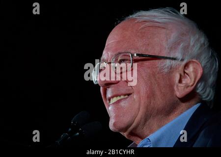 02212020 - Las Vegas, Nevada, USA: Der demokratische Präsidentschaftskandidat hoffnungsvoll Bernie Sanders spricht am Vorabend des Nevada Caucus, Freitag, 21. Februar 2020, mit den Anhängern. Stockfoto